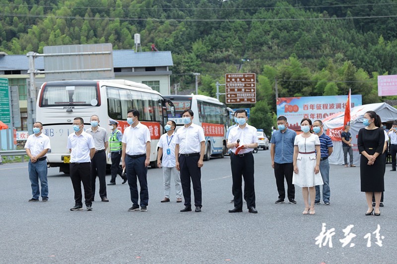 欢迎回家！54名援株抗疫医护人员凯旋归来 尹朝晖夏胜利前往迎接(图2)